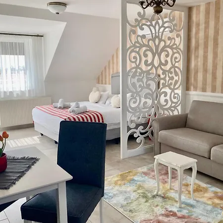 Katica Szallas Apartment *