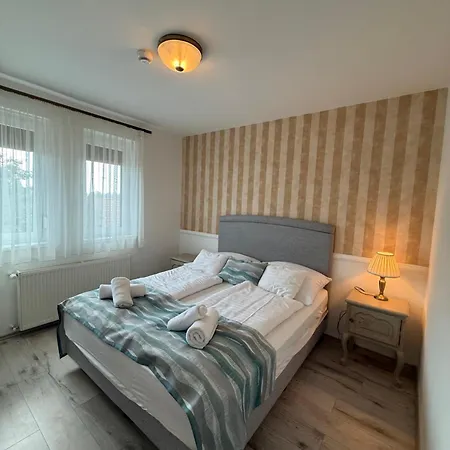 Katica Szallas Daire Balatonkenese